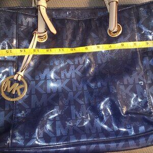 Michael Kors Navy tote PATENT LEATHER LOGO LARGE W/8 POCKETS/SLOTS EUC
